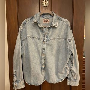 Scotch & soda barely worn snap button Jean top. Size small, oversized fit.
